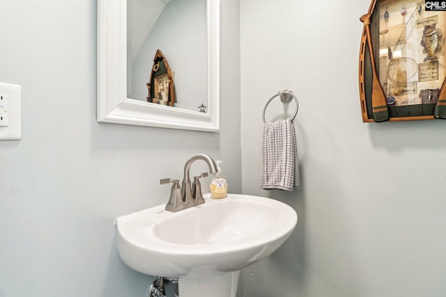 bathroom featuring sink