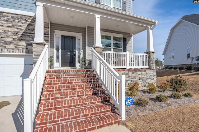 property entrance featuring a porch