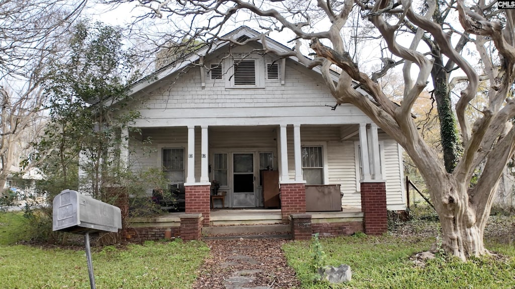 view of front of house featuring a porch