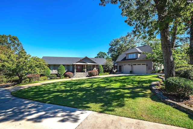 view of front of house featuring a garage and a front yard