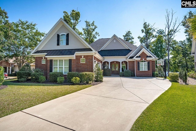 view of front facade with a front lawn