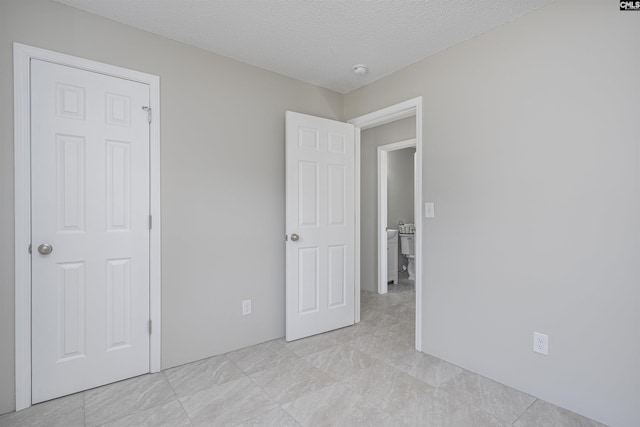 unfurnished bedroom featuring a textured ceiling