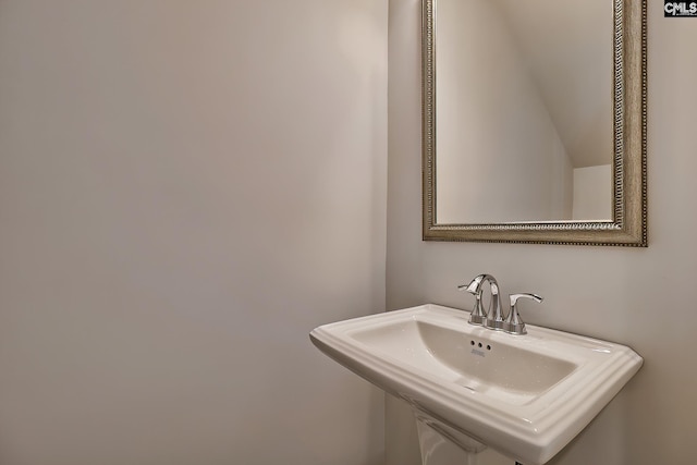 bathroom featuring sink