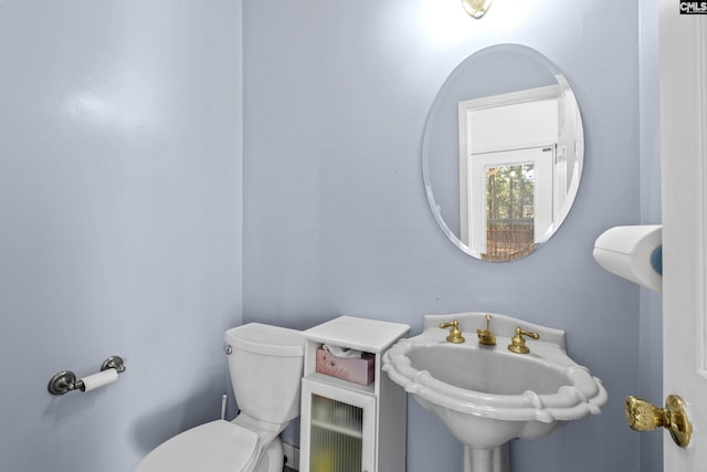 bathroom featuring toilet and sink