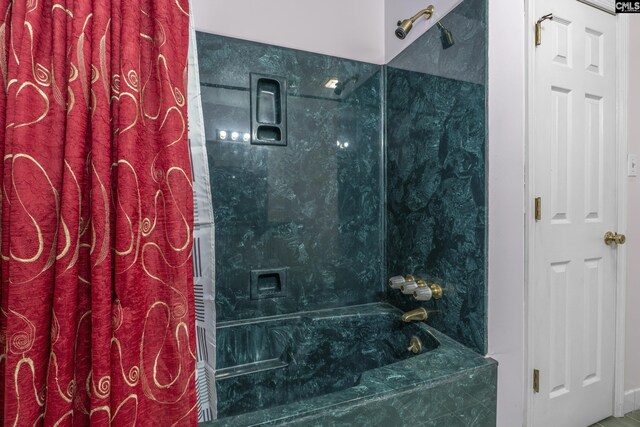 bathroom with shower / bathtub combination with curtain