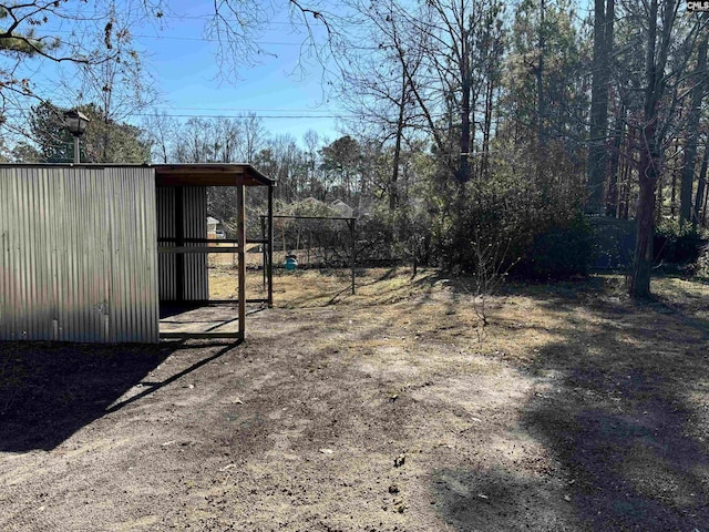 view of yard with an outdoor structure