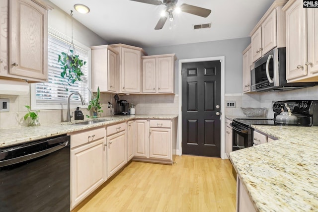 kitchen with sink, light wood-type flooring, light brown cabinets, ceiling fan, and black appliances