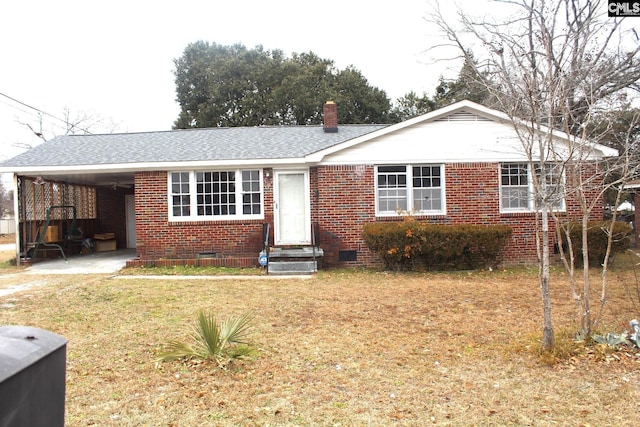 view of front of home featuring a carport and a front yard