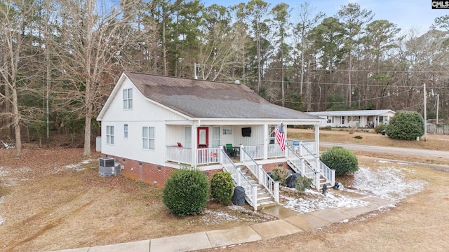 view of front facade featuring a porch and central AC unit