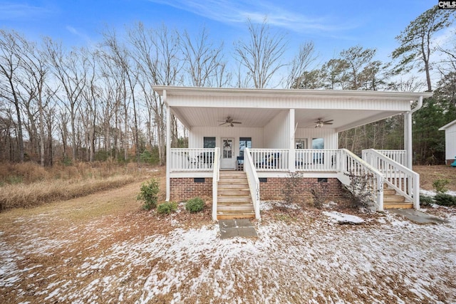 view of front facade with covered porch and ceiling fan