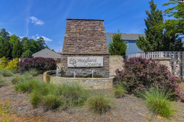 view of community / neighborhood sign