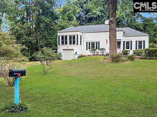 view of front of home featuring a garage and a front lawn