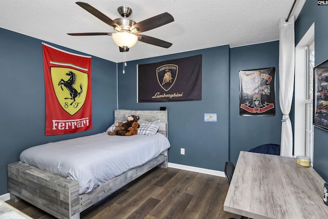 bedroom featuring dark wood-type flooring, ceiling fan, and a textured ceiling