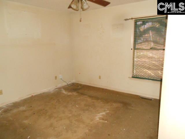 spare room featuring concrete flooring and ceiling fan