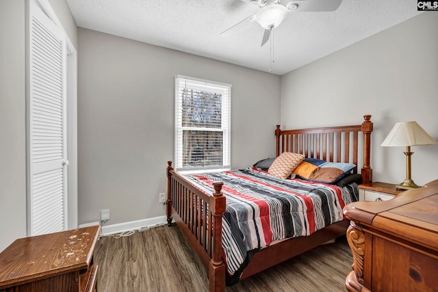 bedroom featuring hardwood / wood-style flooring, ceiling fan, and a textured ceiling