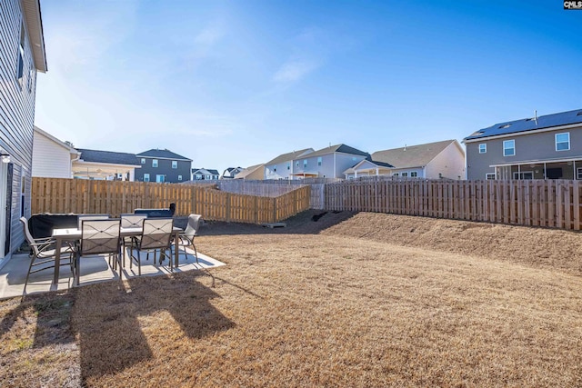 view of yard featuring a patio area