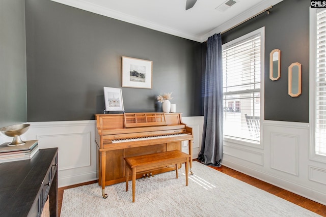 misc room with ornamental molding, ceiling fan, and light hardwood / wood-style flooring