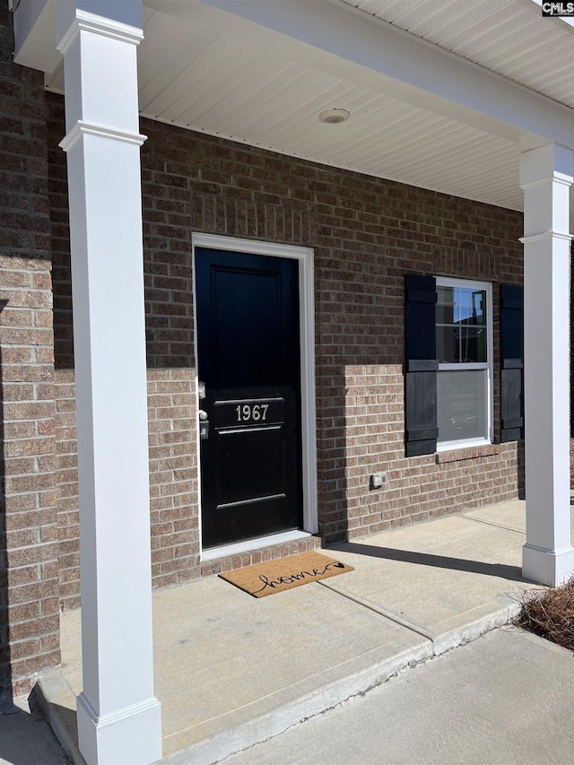 doorway to property with covered porch