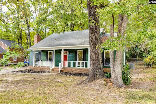 view of front of property featuring a porch