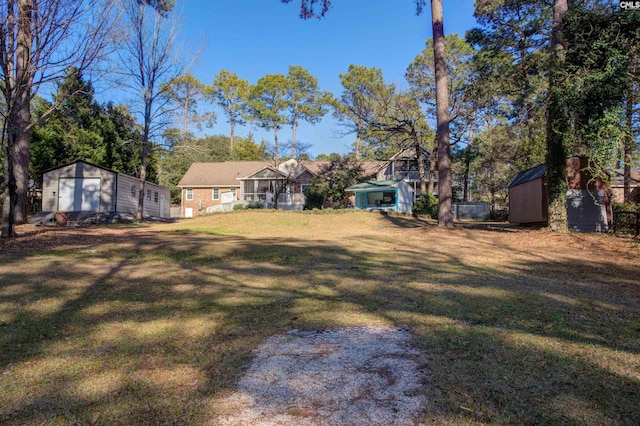 view of yard featuring a storage shed