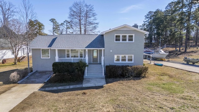 front of property with covered porch and a front lawn