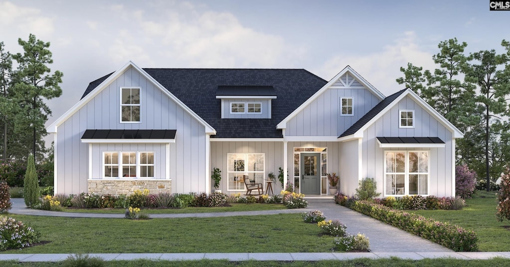 view of front of property featuring a front lawn