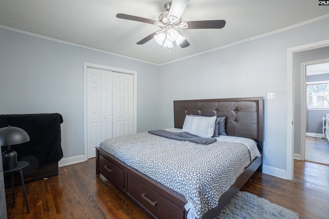 bedroom featuring crown molding, dark wood-type flooring, a closet, and ceiling fan