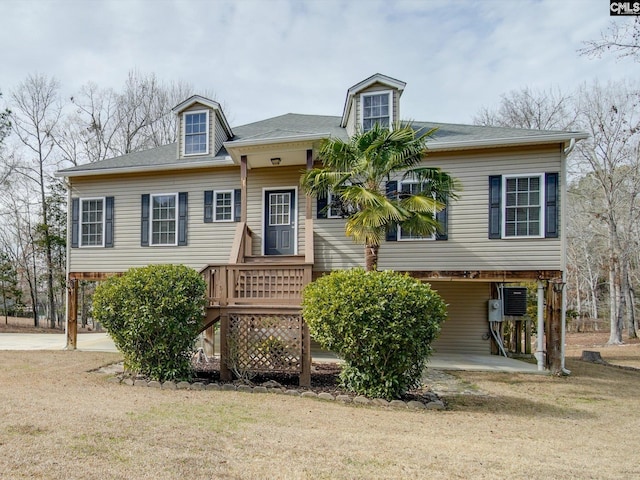 view of front of property with a front lawn and a carport