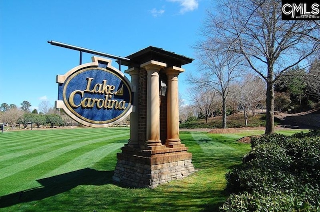 community / neighborhood sign with a lawn