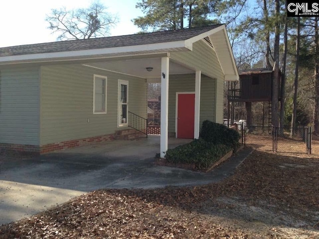 view of front of home featuring a carport