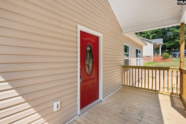 property entrance featuring a porch