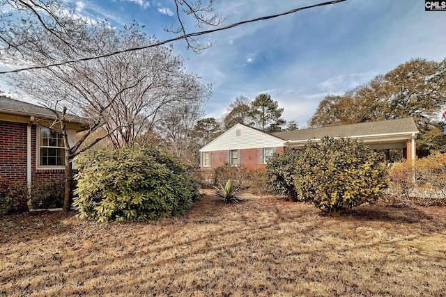 view of side of property featuring a yard