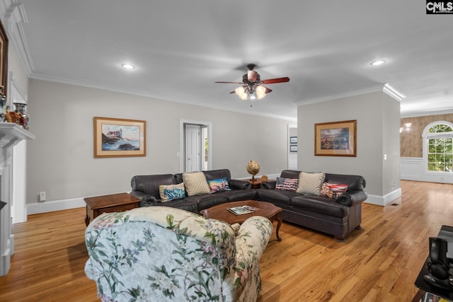 living room featuring crown molding, light hardwood / wood-style flooring, and ceiling fan