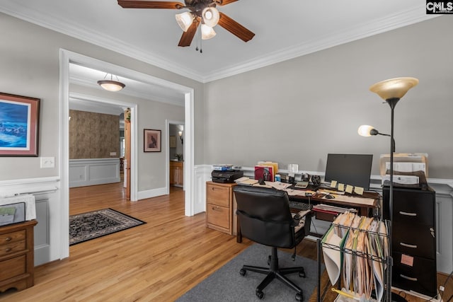 office area featuring ceiling fan, ornamental molding, and light hardwood / wood-style flooring