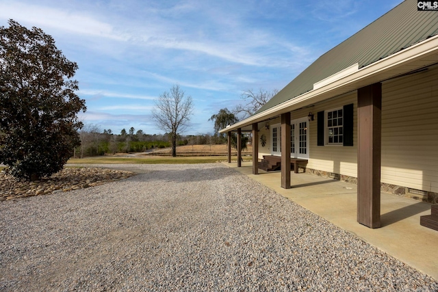 view of yard featuring a patio