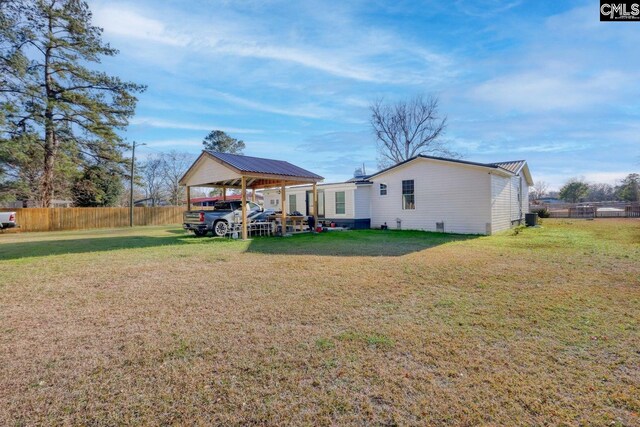 view of yard with a carport