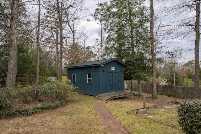 view of outdoor structure with a yard