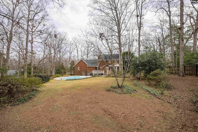 view of yard with an empty pool