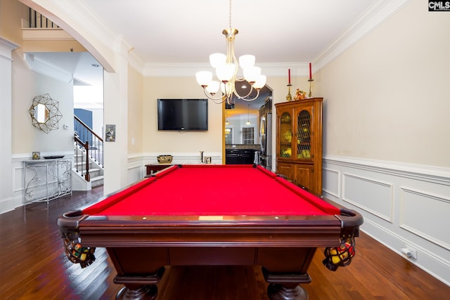 playroom featuring an inviting chandelier, ornamental molding, and dark hardwood / wood-style floors