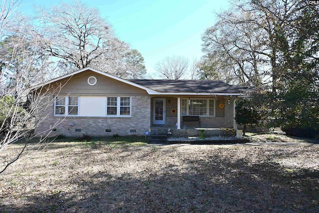 single story home with a porch