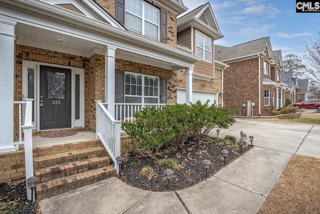 entrance to property featuring a porch