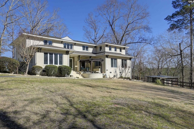 view of front of house featuring a front lawn