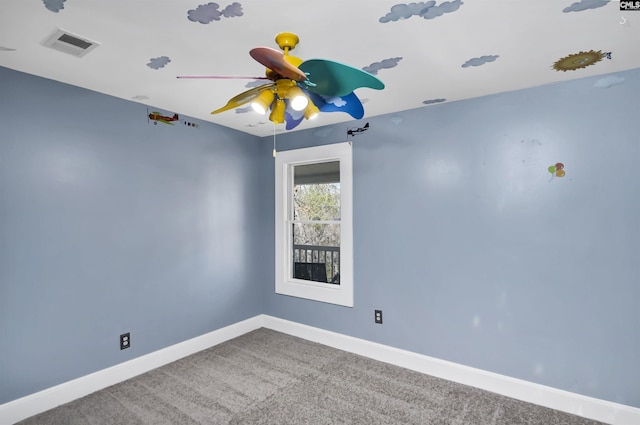 unfurnished room featuring ceiling fan and carpet flooring