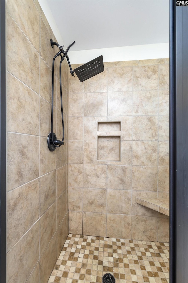 bathroom featuring a tile shower