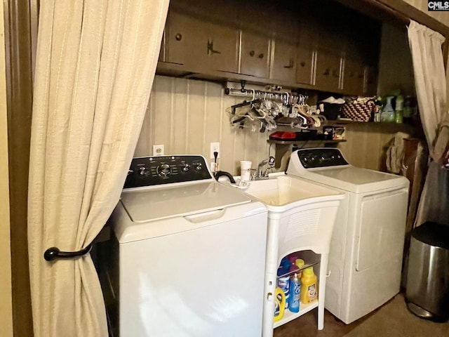 washroom with sink and independent washer and dryer