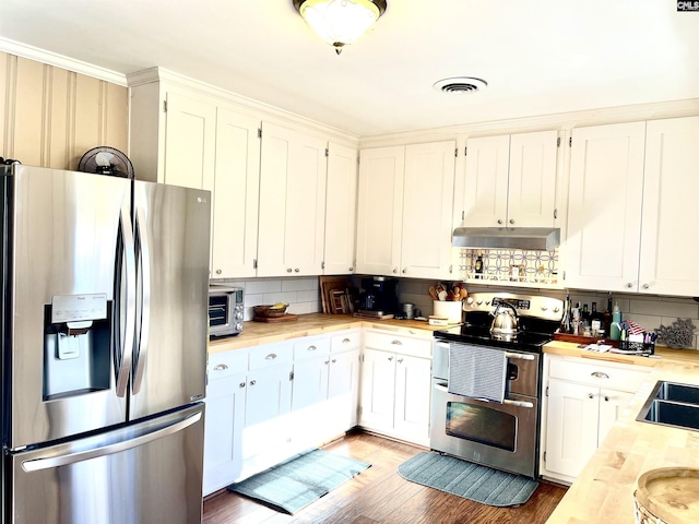 kitchen featuring sink, white cabinetry, backsplash, stainless steel appliances, and light hardwood / wood-style floors