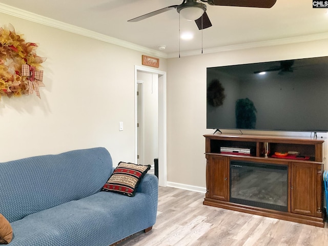 living room featuring crown molding, ceiling fan, and light hardwood / wood-style flooring