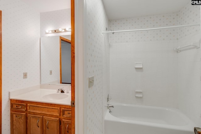 bathroom with vanity and tiled shower / bath