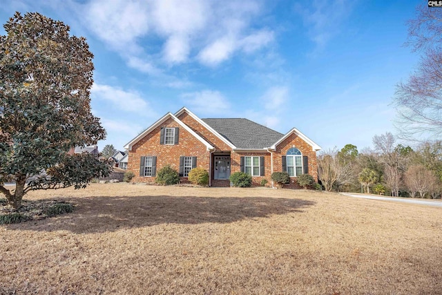 view of front facade with a front yard