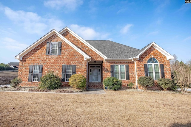 front of property with a front lawn